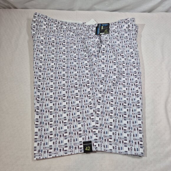Round tree & Yorke Men's Shorts Size 42 Performance Flat Front Bright White (54 - Picture 3 of 10